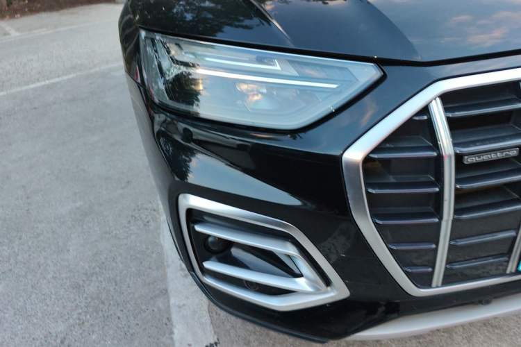 Used Audi Q5L 2022 40T Fashionable and Elegant Model Right Front Headlight