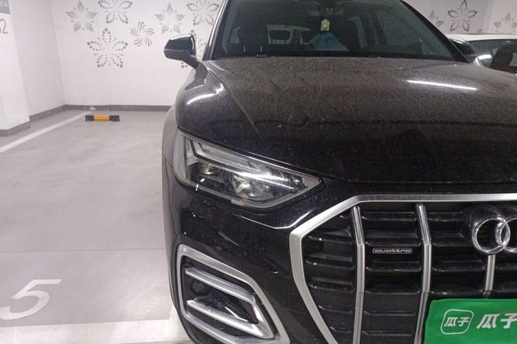 Used Audi Q5L 2022 40T Fashionable and Elegant Model Right Front Headlight
