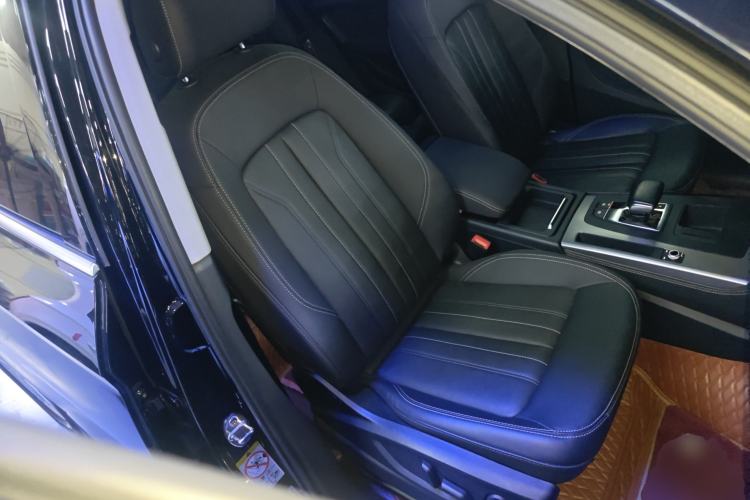 Used Audi Q5L 2022 40T Fashionable and Elegant Model Right Front Seat