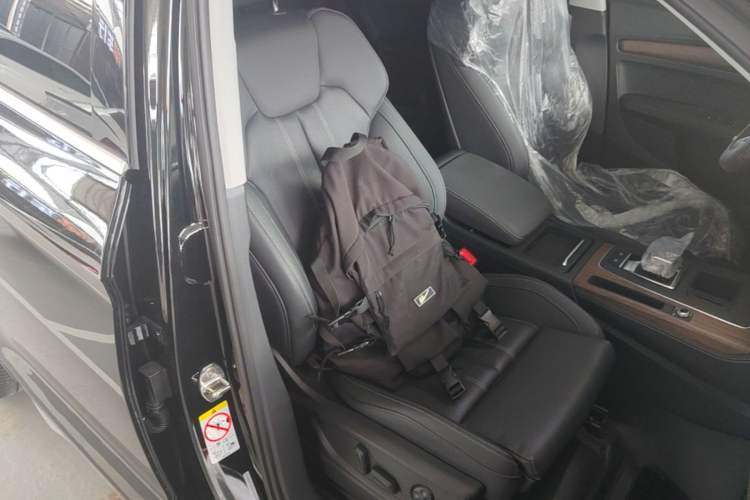 Used Audi Q5L 2022 40T Fashionable and Elegant Model Right Front Seat