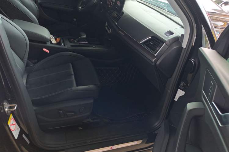 Used Audi Q5L 2022 40T Fashionable and Dynamic Model Right Front Seat