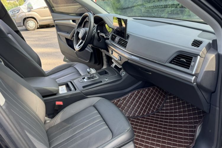 Used Audi Q5L 2022 40T Fashionable and Elegant Model Right Front Seat