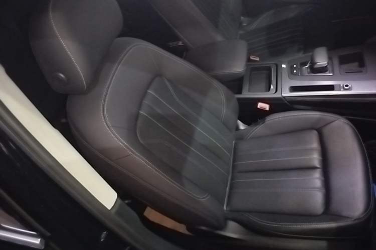Used Audi Q5L 2022 40T Fashionable and Elegant Model Right Front Seat