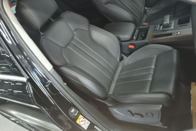 Used Audi Q5L 2022 40T Fashionable and Elegant Model Right Front Seat