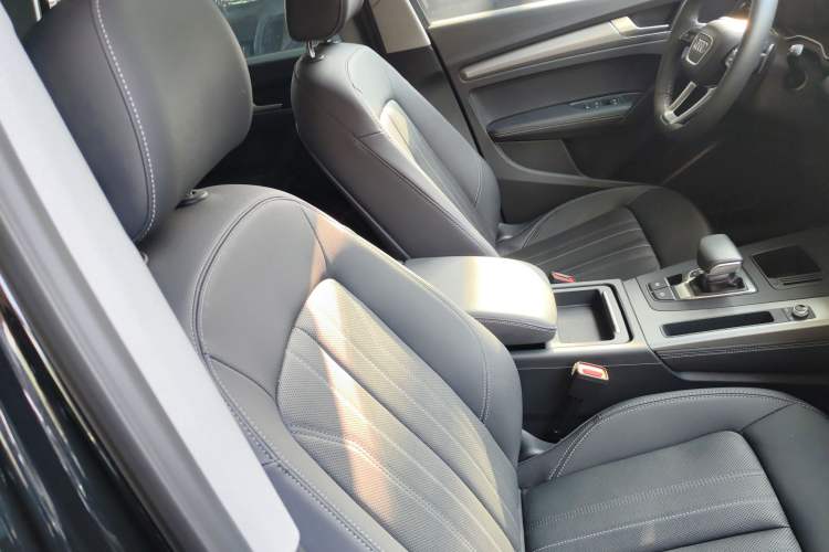 Used Audi Q5L 2022 40T Fashionable and Elegant Model Right Front Seat