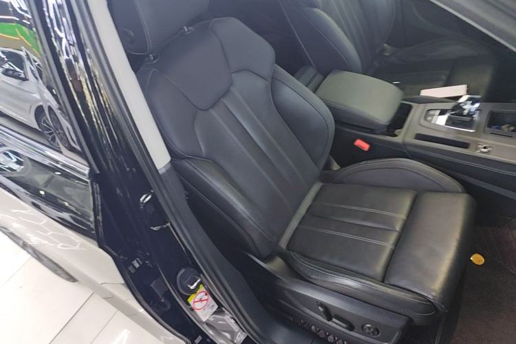 Used Audi Q5L 2022 40T Fashionable and Dynamic Model Right Front Seat