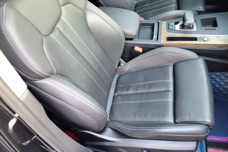 Used Audi Q5L 2022 40T Fashionable and Elegant Model Right Front Seat