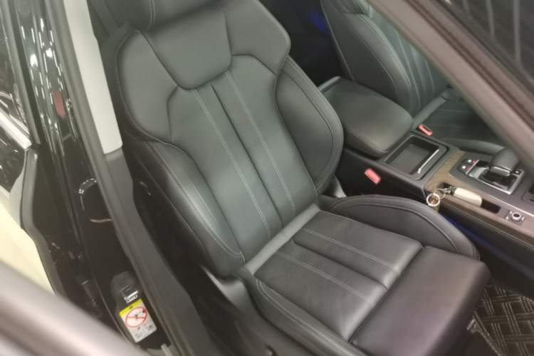 Used Audi Q5L 2022 40T Fashionable and Elegant Model Right Front Seat