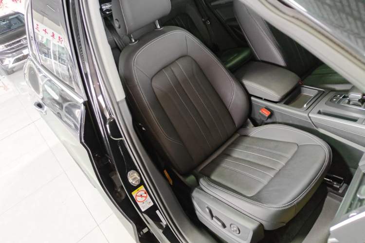 Used Audi Q5L 2022 40T Fashionable and Elegant Model Right Front Seat