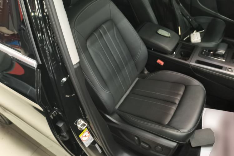 Used Audi Q5L 2022 40T Fashionable and Elegant Model Right Front Seat