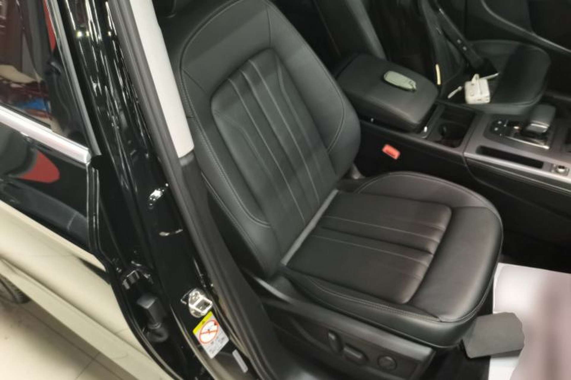 Used Audi Q5L 2022 40T Fashionable and Elegant Model Right Front Seat
