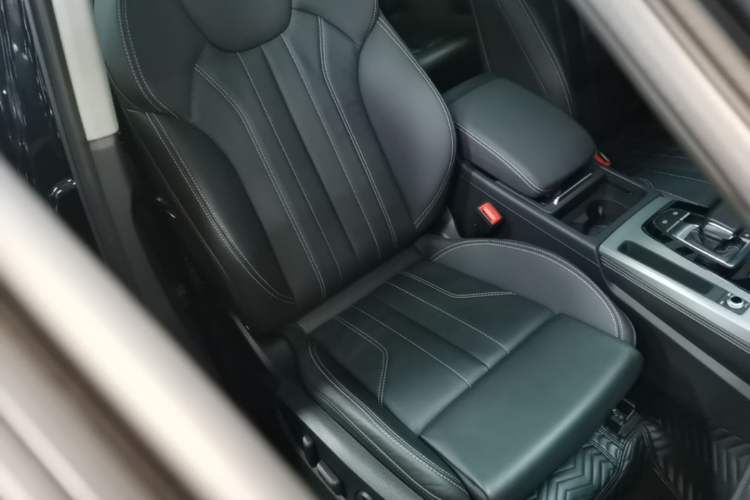 Used Audi Q5L 2022 40T Fashionable and Dynamic Model Right Front Seat