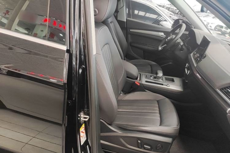 Used Audi Q5L 2022 40T Fashionable and Elegant Model Right Front Seat