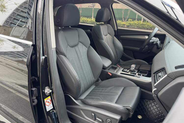 Used Audi Q5L 2022 40T Fashionable and Dynamic Model Right Front Seat