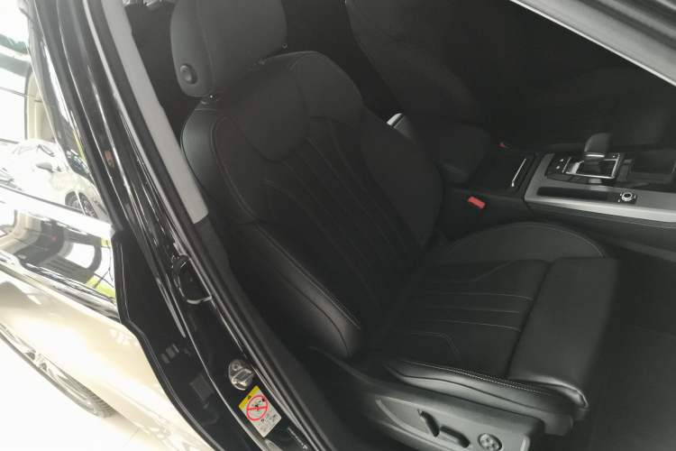 Used Audi Q5L 2022 40T Fashionable and Dynamic Model Right Front Seat