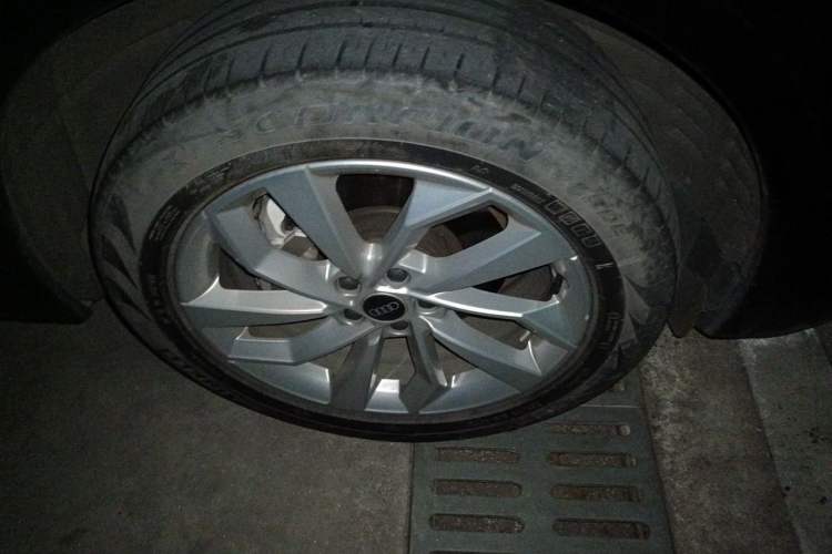 Used Audi Q5L 2022 Updated 40T Luxury Dynamic Edition Right Front Wheel Hub