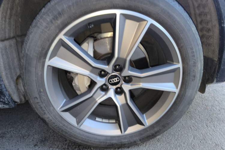 Used Audi Q5L 2022 Updated 45T Luxury Dynamic Version Right Front Wheel Hub