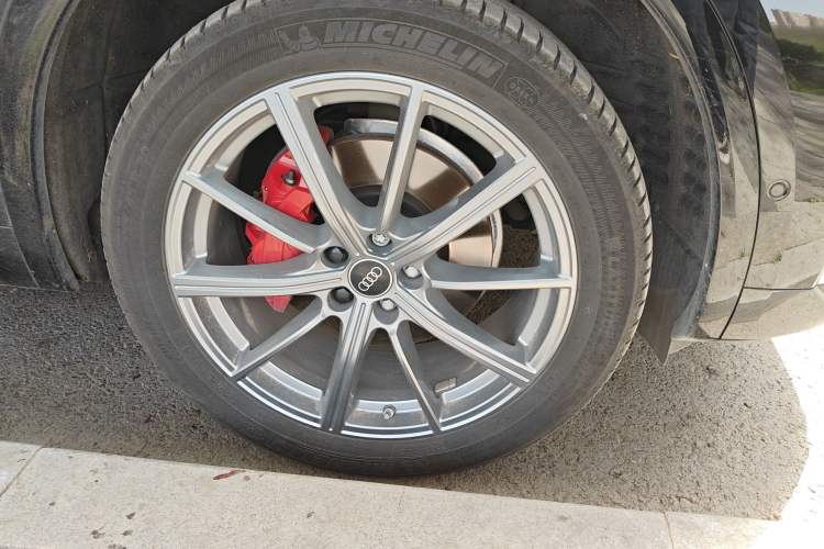 Used Audi Q5L 2022 Updated 45T Luxury Dynamic Version Right Front Wheel Hub