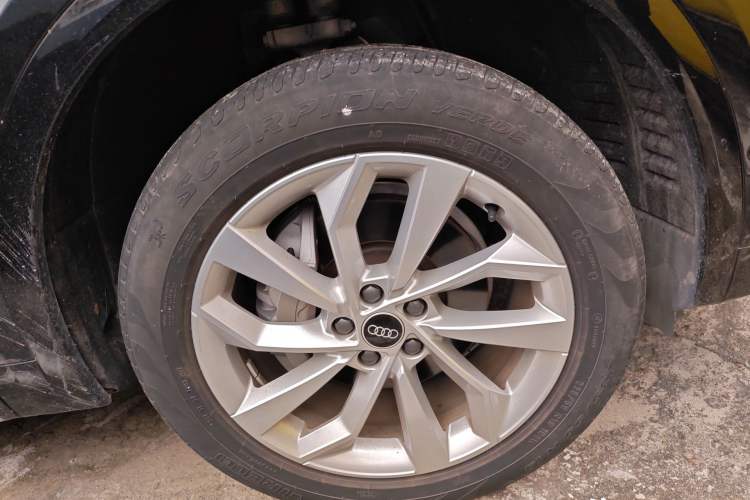 Used Audi Q5L 2022 Updated 40T Luxury Dynamic Edition Right Front Wheel Hub