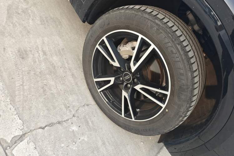 Used Audi Q5L 2022 40T Fashionable and Dynamic Model Right Front Wheel Hub
