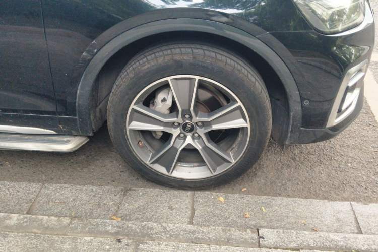 Used Audi Q5L 2022 45T Luxury Elegant Model Right Front Wheel Hub