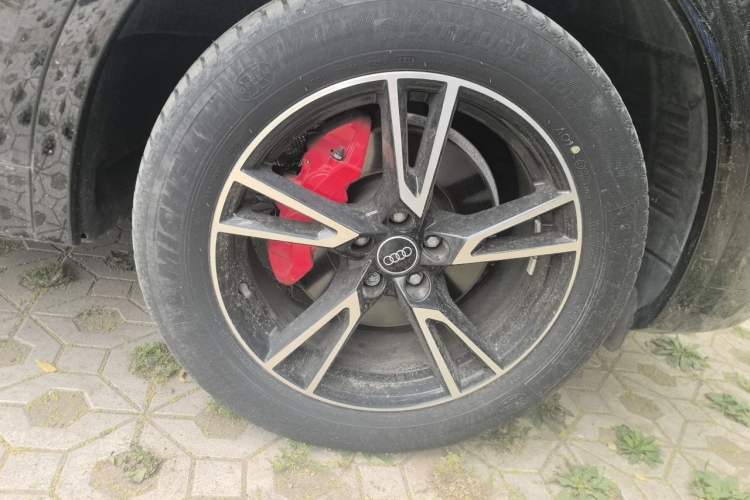 Used Audi Q5L 2022 40T Fashionable and Dynamic Model Right Front Wheel Hub