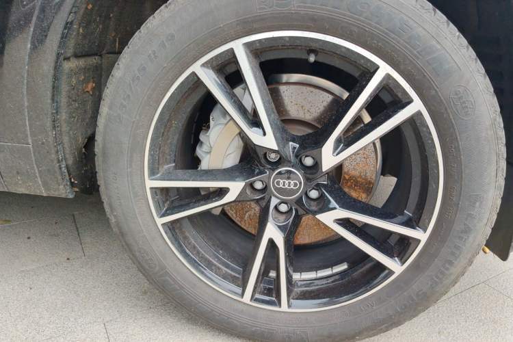 Used Audi Q5L 2022 40T Fashionable and Dynamic Model Right Front Wheel Hub