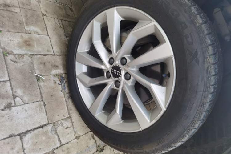 Used Audi Q5L 2022 Updated 40T Luxury Dynamic Edition Right Front Wheel Hub