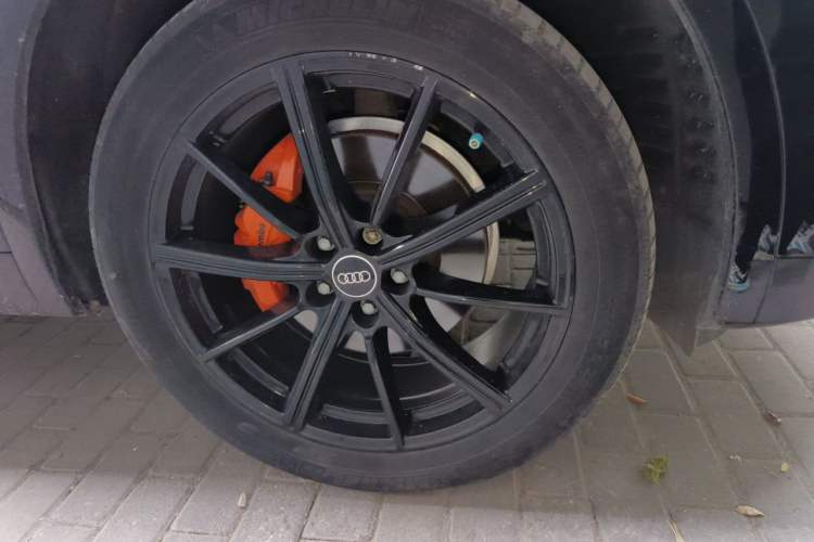 Used Audi Q5L 2022 40T RS Package Performance Model Right Front Wheel Hub