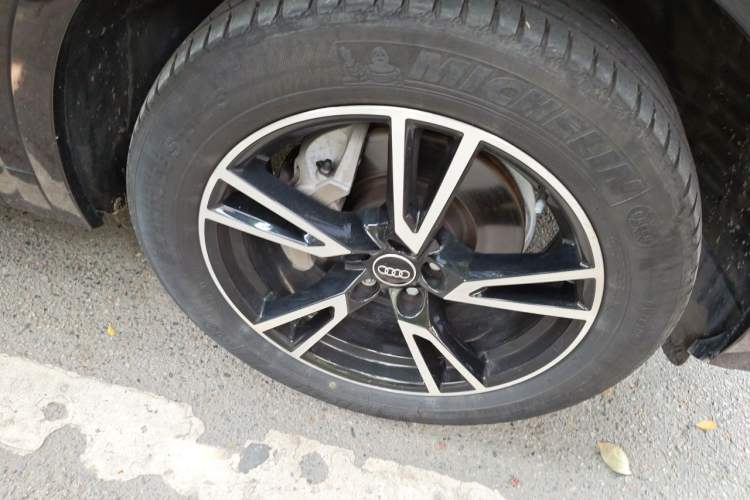 Used Audi Q5L 2022 40T Fashionable and Dynamic Model Right Front Wheel Hub