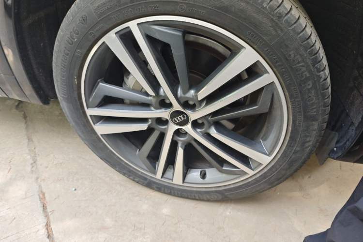 Used Audi Q5L 2022 40T Fashionable and Dynamic Model Right Front Wheel Hub