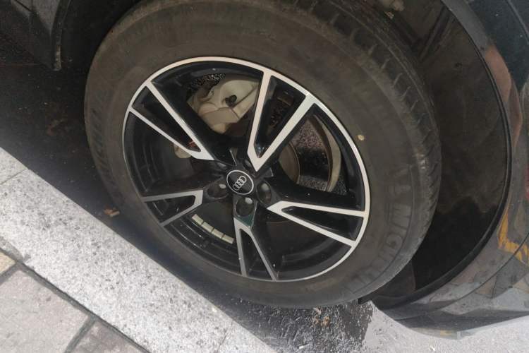 Used Audi Q5L 2022 40T Fashionable and Dynamic Model Right Front Wheel Hub