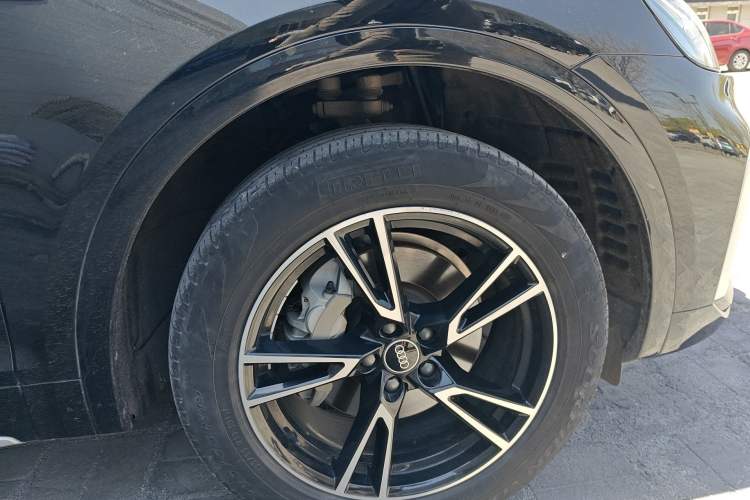 Used Audi Q5L 2022 40T Fashionable and Dynamic Model Right Front Wheel Hub
