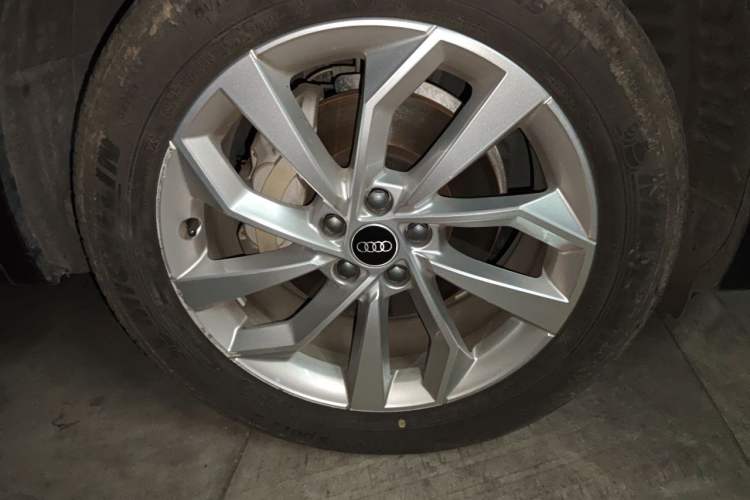 Used Audi Q5L 2022 Updated 40T Luxury Dynamic Edition Right Front Wheel Hub