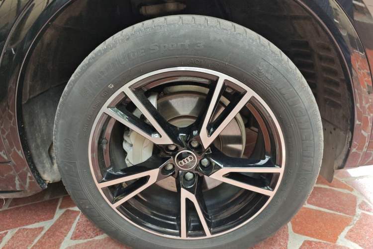 Used Audi Q5L 2022 40T Fashionable and Dynamic Model Right Front Wheel Hub