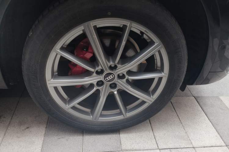 Used Audi Q5L 2022 Updated 40T Luxury Dynamic Edition Right Front Wheel Hub