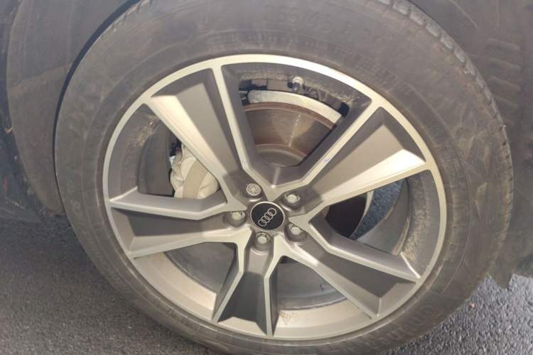 Used Audi Q5L 2022 Updated 45T Luxury Dynamic Version Right Front Wheel Hub