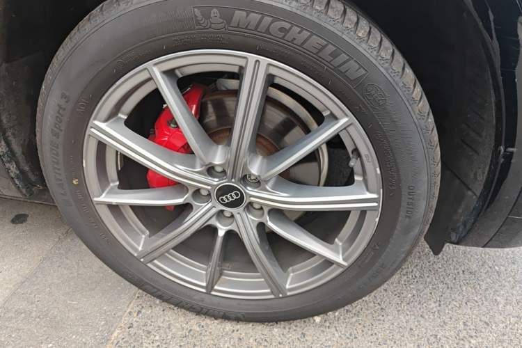 Used Audi Q5L 2022 Updated 40T Luxury Dynamic Edition Right Front Wheel Hub