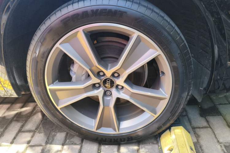 Used Audi Q5L 2022 45T Luxury Dynamic Model Right Front Wheel Hub