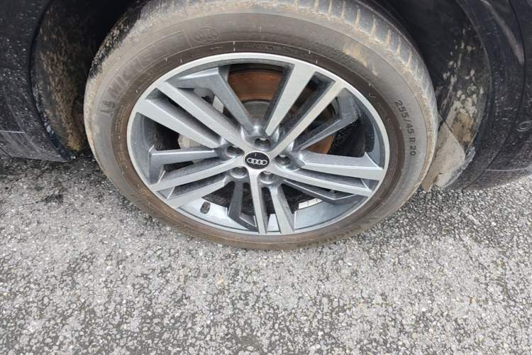 Used Audi Q5L 2022 Updated 40T Luxury Dynamic Edition Right Front Wheel Hub