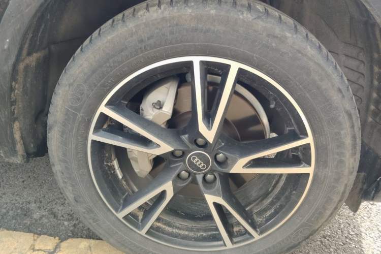 Used Audi Q5L 2022 40T Luxury Elegant Model Right Front Wheel Hub