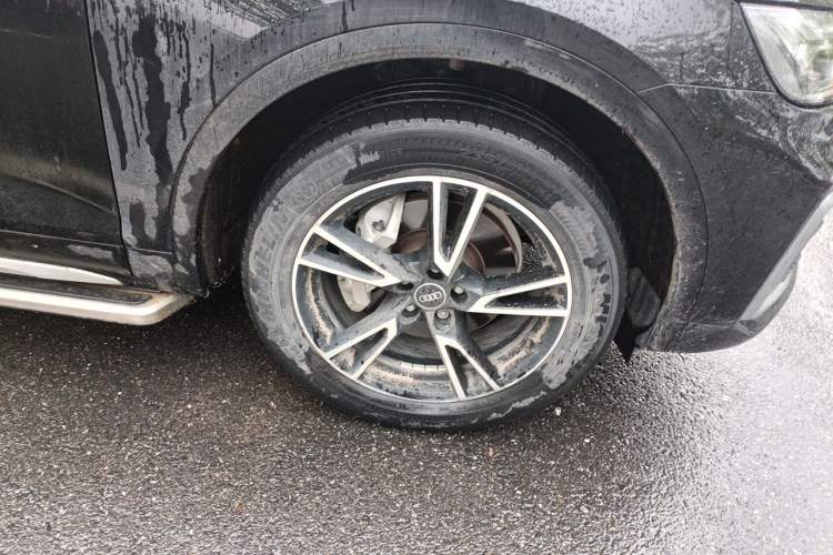 Used Audi Q5L 2022 40T Fashionable and Dynamic Model Right Front Wheel Hub