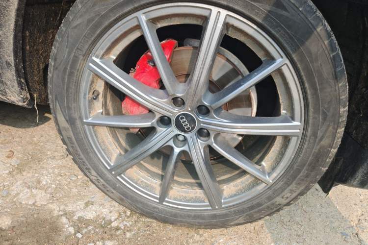 Used Audi Q5L 2022 Updated 45T Luxury Dynamic Version Right Front Wheel Hub