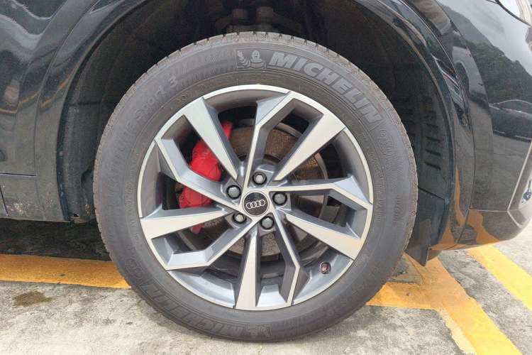 Used Audi Q5L 2022 Updated 40T Luxury Dynamic Edition Right Front Wheel Hub