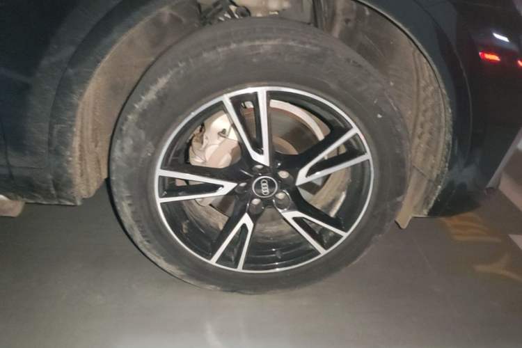 Used Audi Q5L 2022 40T Fashionable and Dynamic Model Right Front Wheel Hub