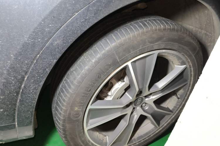 Used Audi Q5L 2022 Updated 45T Luxury Dynamic Version Right Front Wheel Hub