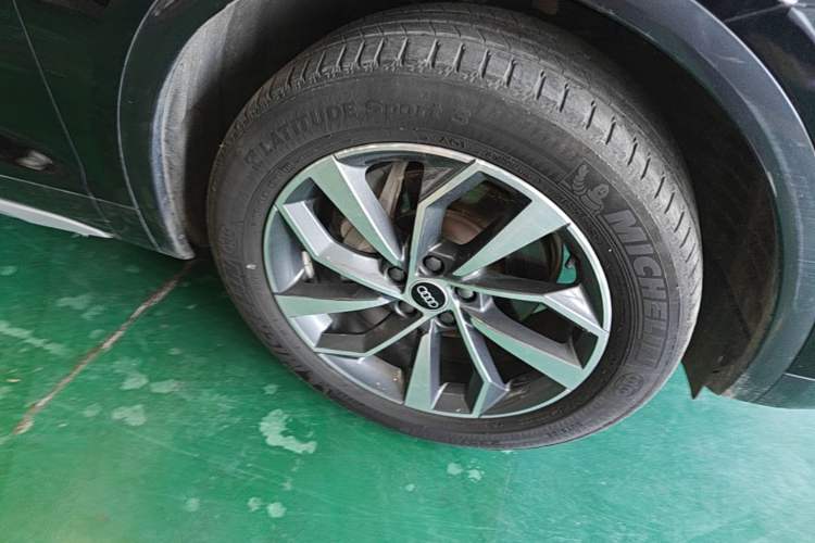 Used Audi Q5L 2022 Updated Version 40T Luxury Elegant Edition Right Front Wheel Hub