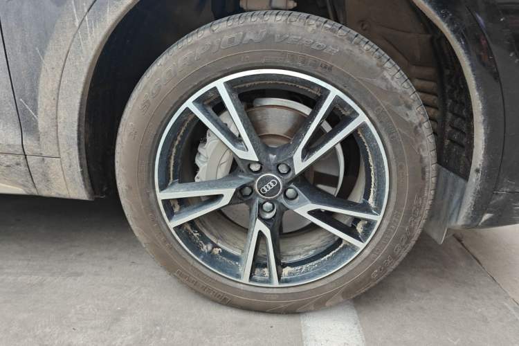 Used Audi Q5L 2022 40T Fashionable and Dynamic Model Right Front Wheel Hub