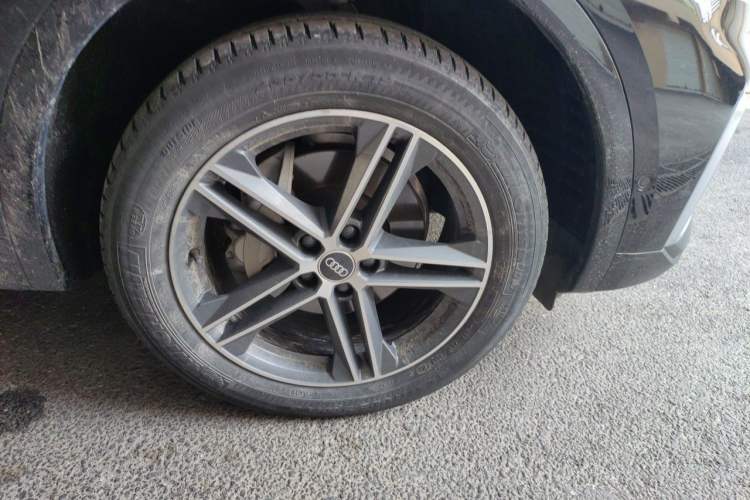 Used Audi Q5L 2022 40T Fashionable and Dynamic Model Right Front Wheel Hub