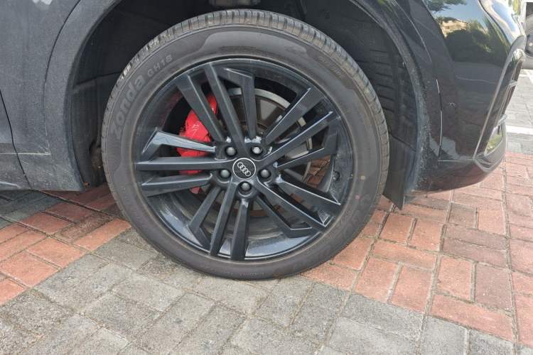Used Audi Q5L 2022 40T Fashionable and Dynamic Model Right Front Wheel Hub